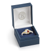 Deux cœurs deviennent une bague personnalisée en pierres précieuses et en diamants Deux cœurs deviennent une bague personnalisée en pierres précieuses et en diamants